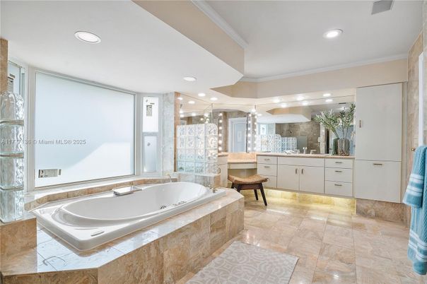 Bathroom, Interior, Recessed Lighting