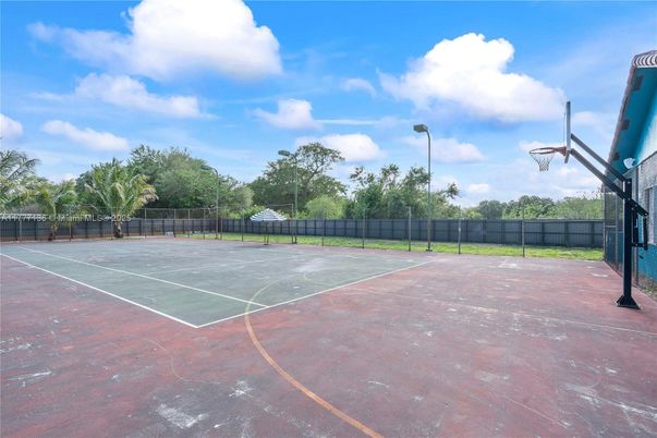 Exterior, Tennis Courts