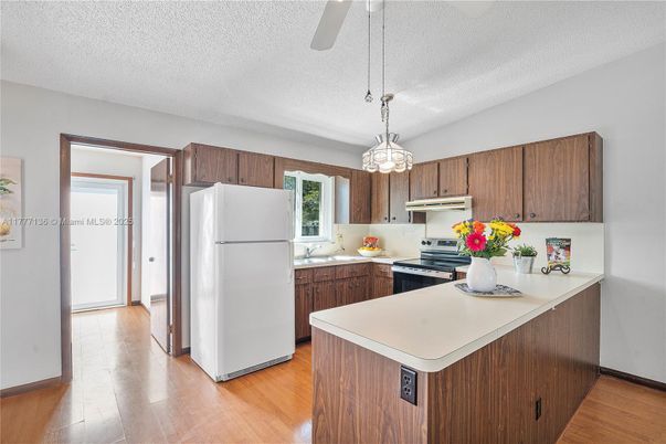 Interior, Kitchen, Pendant Lights, Wood Texture Flooring