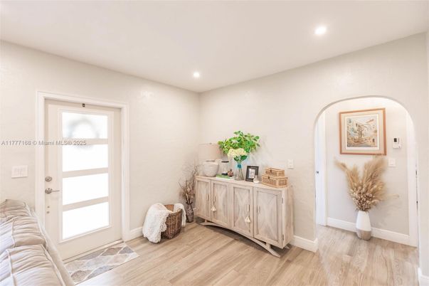 Interior, Recessed Lighting, Wood Texture Flooring