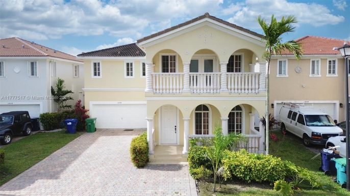 Attached, Exterior, Facade, Mediterranean