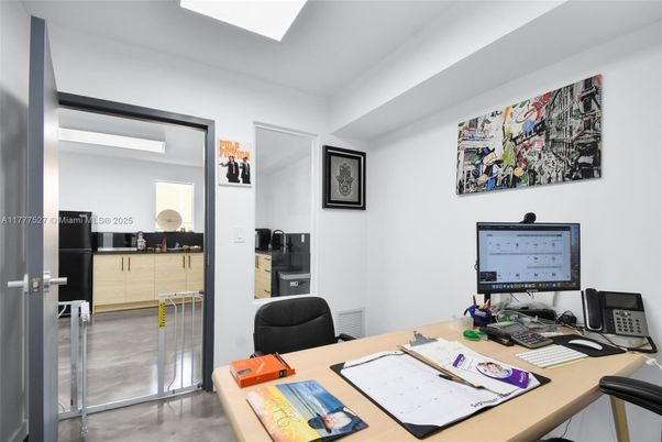 Home Office, Interior