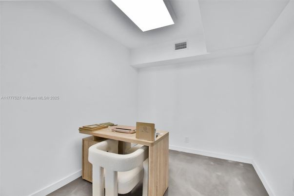 Home Office, Interior