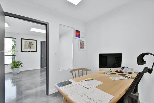 Home Office, Interior