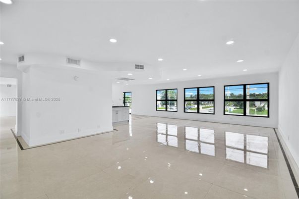Empty room, Interior, Recessed Lighting