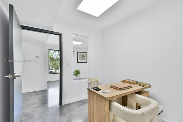 Home Office, Interior