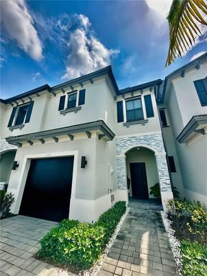 Attached, Exterior, Facade, Mediterranean