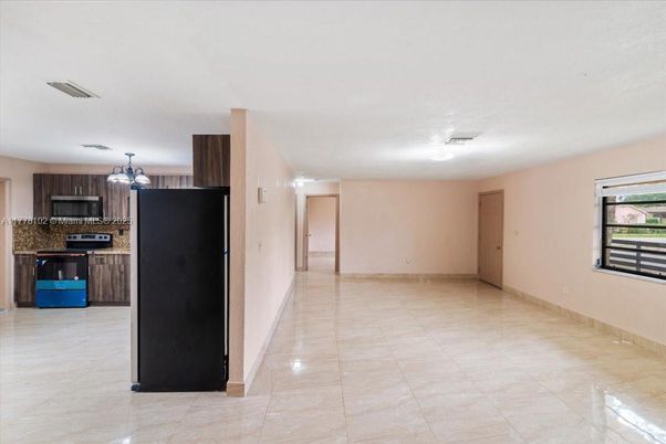 Chandelier, Empty room, Interior, Kitchen