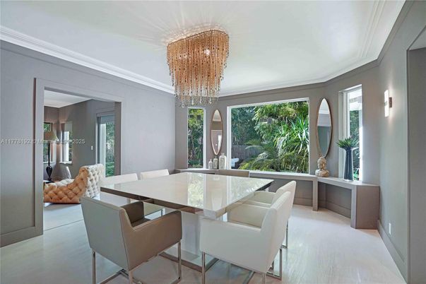 Chandelier, Dining room, Interior