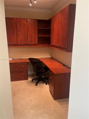 Home Office, Interior