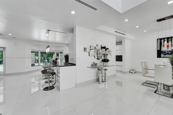 Dining room, Interior, Pendant Lights, Recessed Lighting