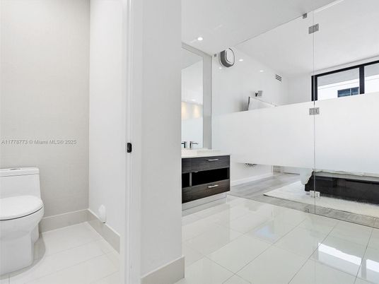 Bathroom, Interior, Recessed Lighting