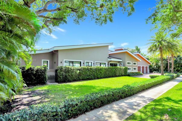 Backyard, Exterior, Facade, Modern