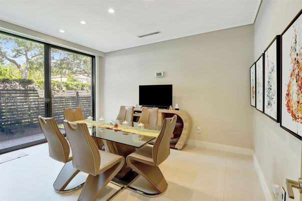 Dining room, Interior, Recessed Lighting