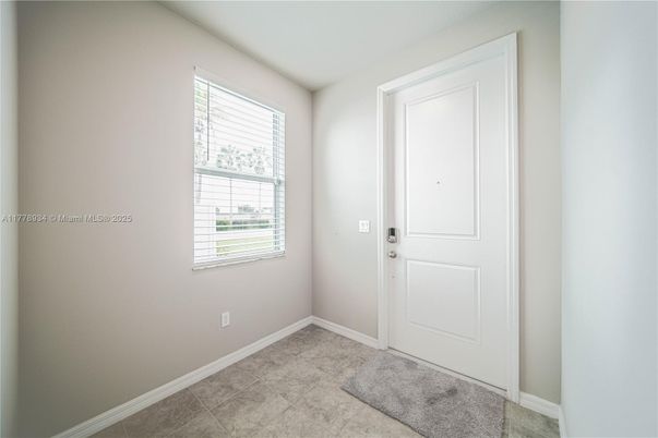 Empty room, Interior
