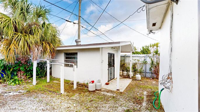 Backyard, Exterior