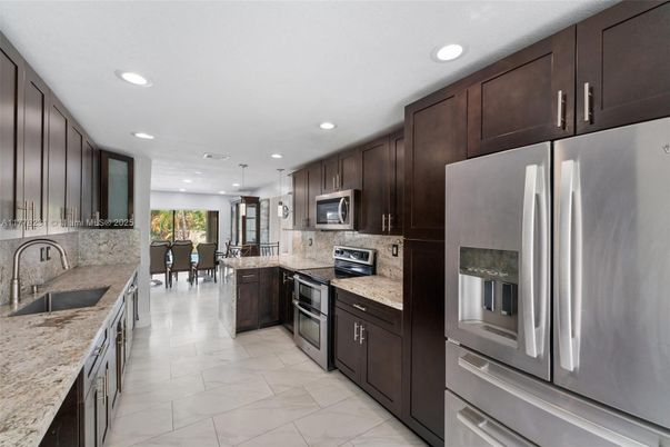 Dining room, Interior, Kitchen, Pendant Lights, Recessed Lighting, Stainless Steel Appliances