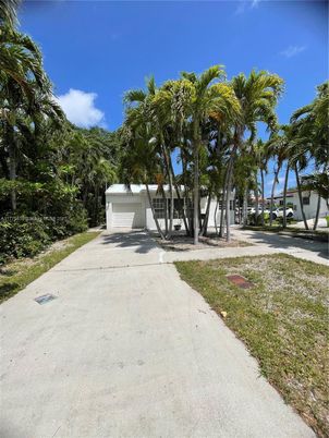 Detached Garage, Exterior