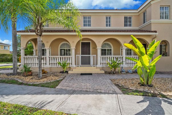 Exterior, Facade, Mediterranean