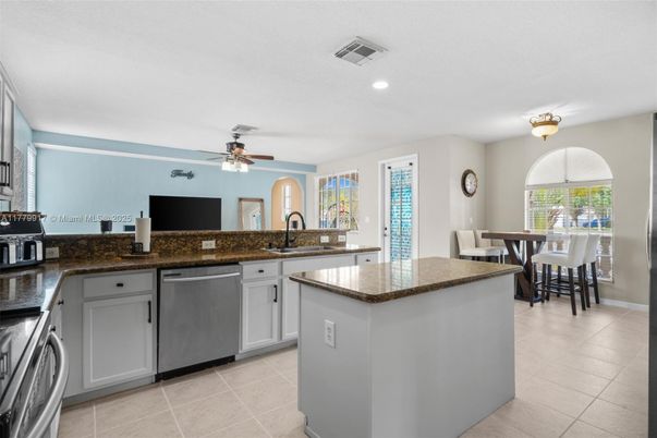 Dining room, Interior, Kitchen, Recessed Lighting