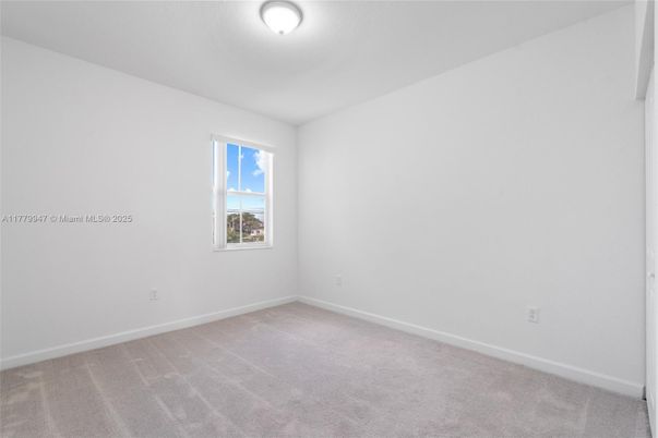 Empty room, Interior