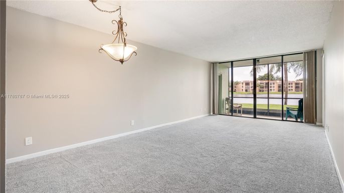 Empty room, Interior, Pendant Lights