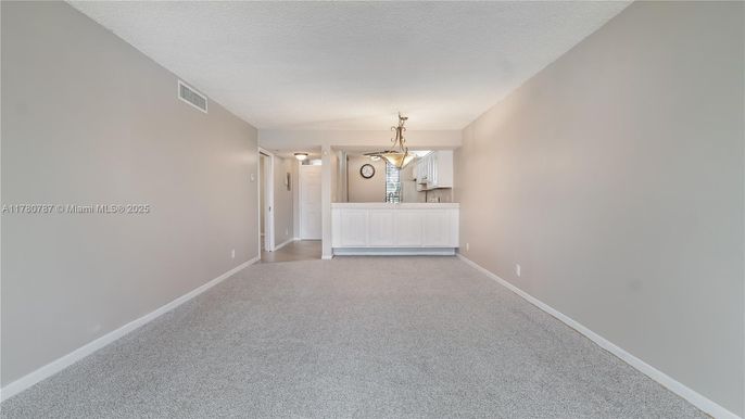 Empty room, Interior