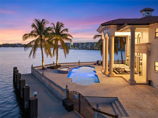 Exterior, Lake