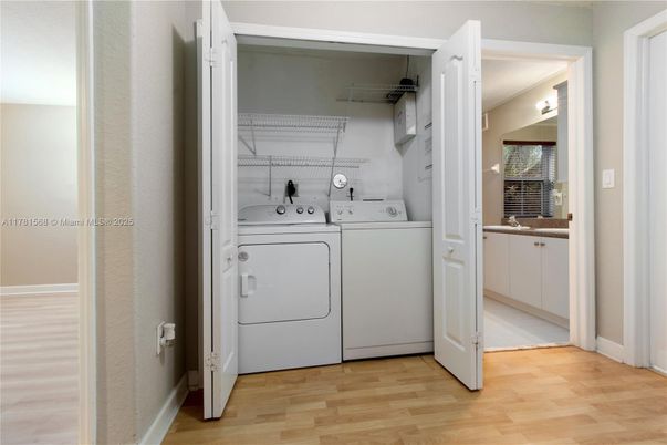 Interior, Utility Closets, Washer, Wood Texture Flooring