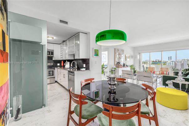Dining room, Interior, Kitchen, Marble, Pendant Lights, Stainless Steel Appliances