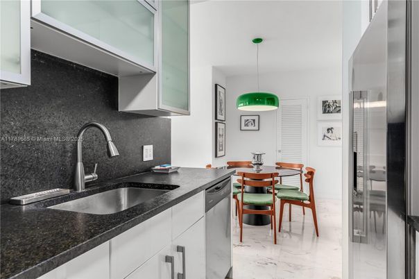 Dining room, Interior, Kitchen, Marble, Pendant Lights, Stainless Steel Appliances