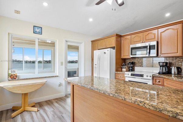 Interior, Kitchen, Recessed Lighting, Water, Wood Texture Flooring