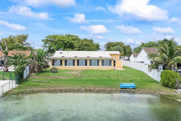 Backyard, Exterior, Lake