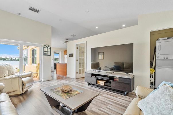 Interior, Living room, Recessed Lighting, Washer, Wood Texture Flooring
