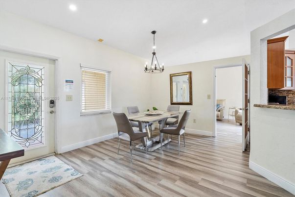 Chandelier, Dining room, Interior, Recessed Lighting, Wood Texture Flooring