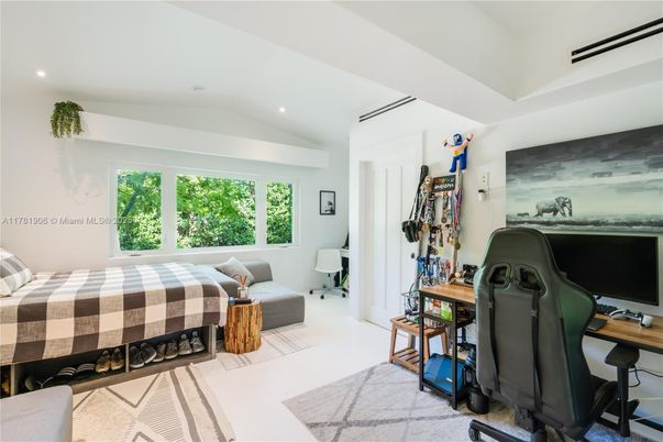 Bedroom, Home Office, Interior, Recessed Lighting