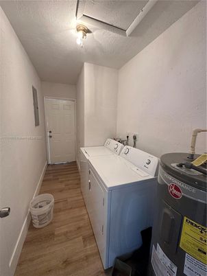 Interior, Washer, Wood Texture Flooring