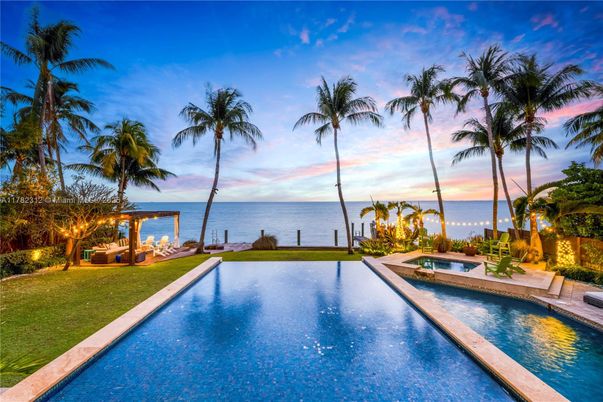 Exterior, Pool, Water