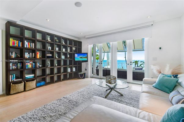 Interior, Living room, Recessed Lighting, Water, Wood Texture Flooring