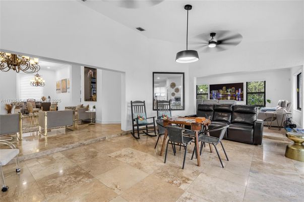 Chandelier, Dining room, Interior, Living room, Pendant Lights