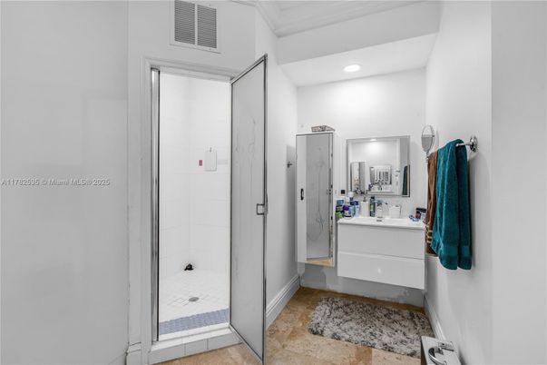 Bathroom, Interior, Recessed Lighting