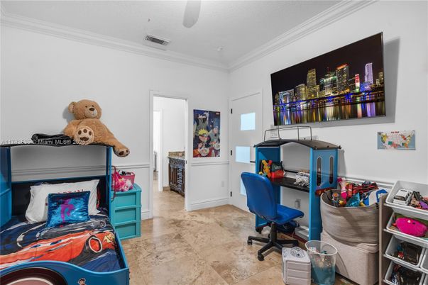 Home Office, Interior