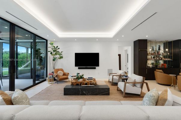 Interior, Living room, Pendant Lights, Recessed Lighting