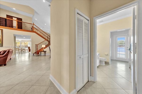 Bathroom, Dining room, Interior, Recessed Lighting