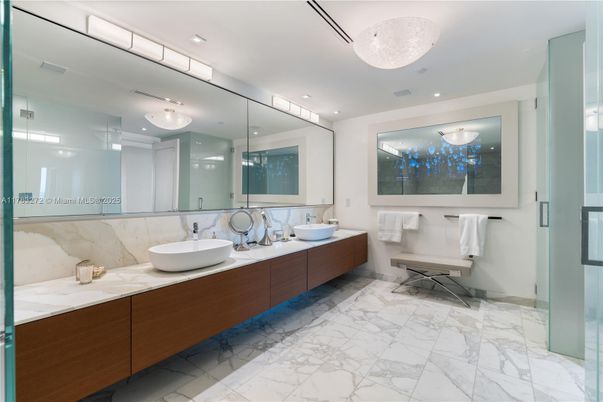 Bathroom, Dual Sink Vanities, Interior, Marble, Recessed Lighting