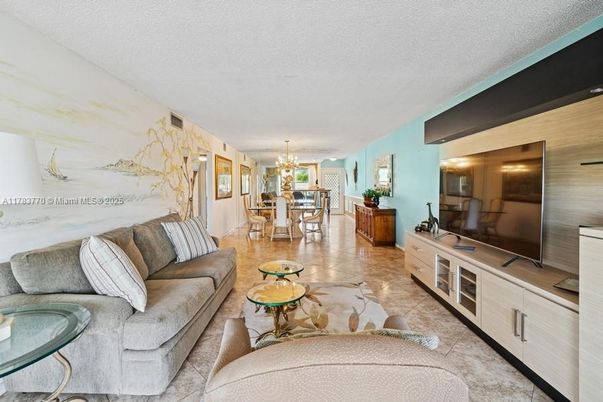 Chandelier, Dining room, Interior, Living room