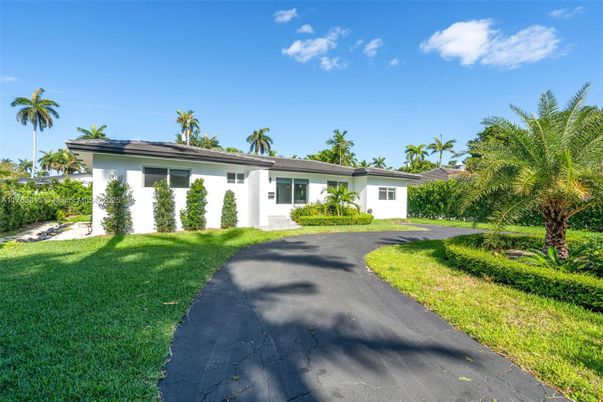 Backyard, Exterior, Facade, Ranch
