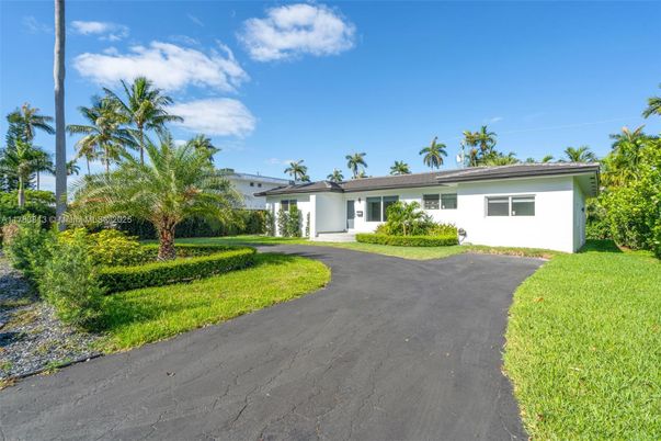 Backyard, Exterior, Facade, Ranch