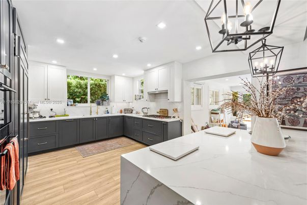 Chandelier, Interior, Kitchen, Recessed Lighting, Wood Texture Flooring