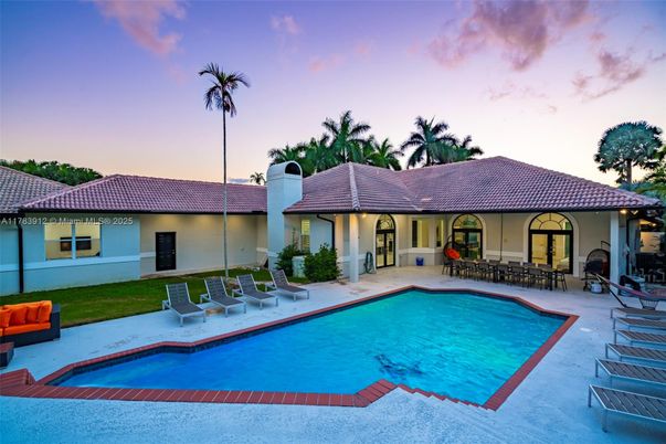 Exterior, Pool